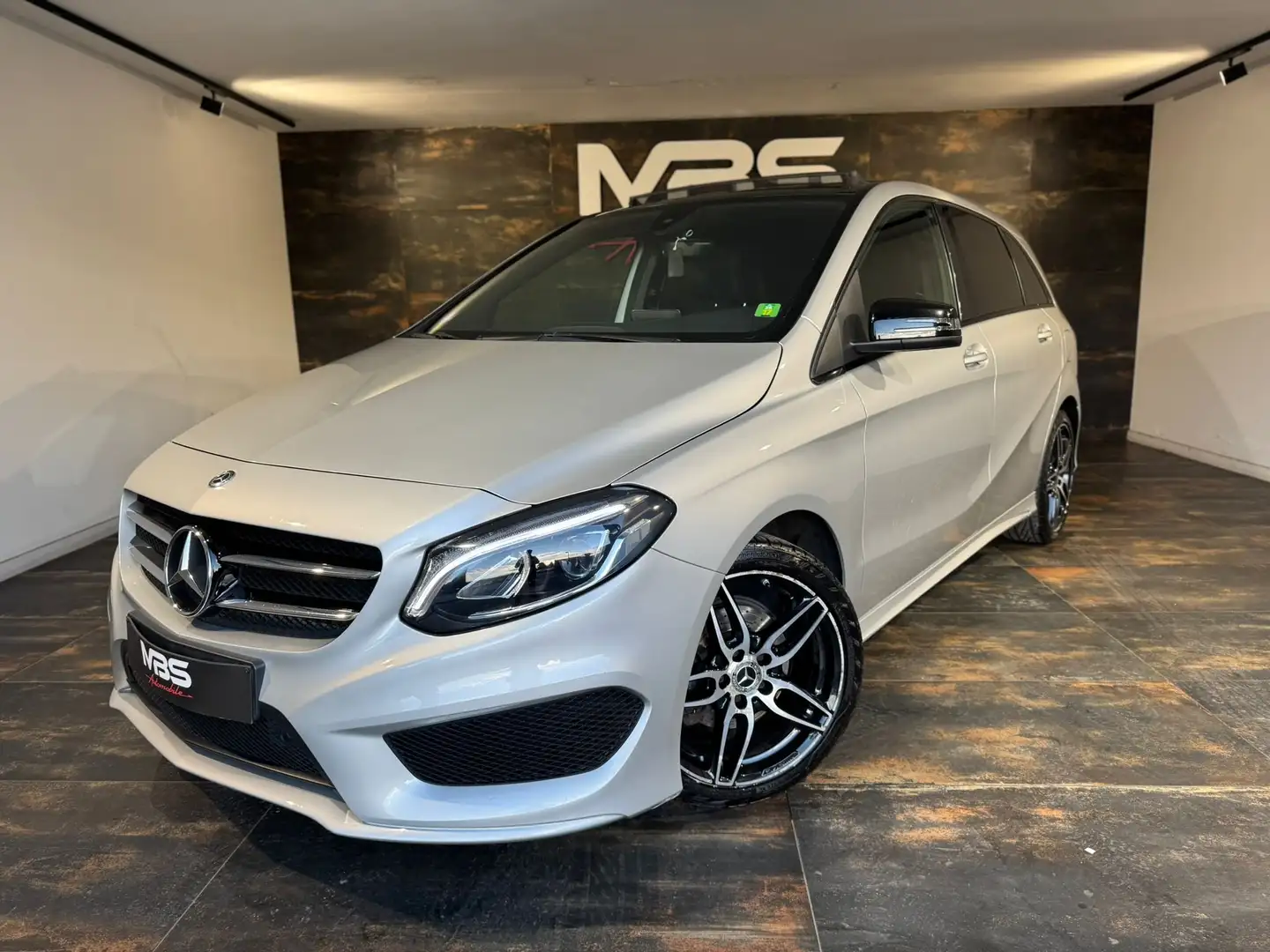 Mercedes-Benz B 160 B 160 * AMG * TOIT PANO * LED *CAMERA* GARANTIE * Zilver - 2