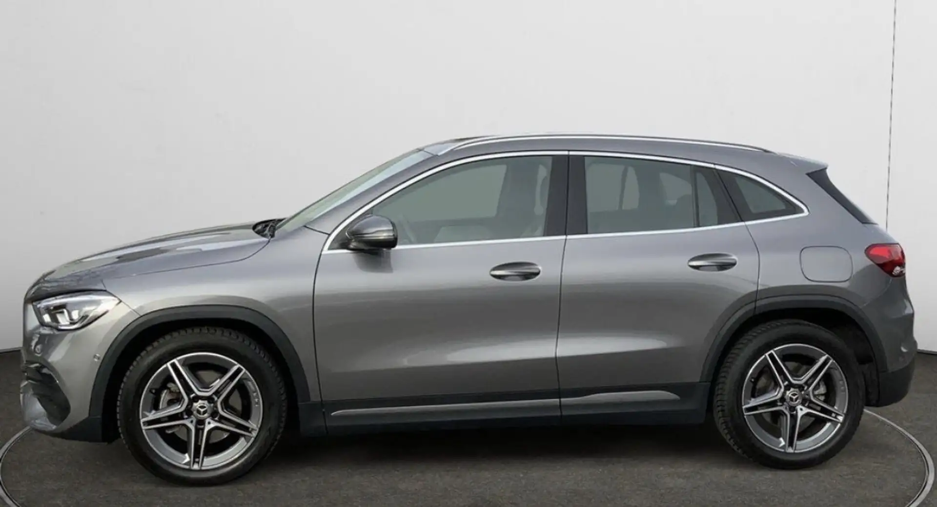 Mercedes-Benz GLA 220 GLA 220d Premium AMG interni chiari Grijs - 2