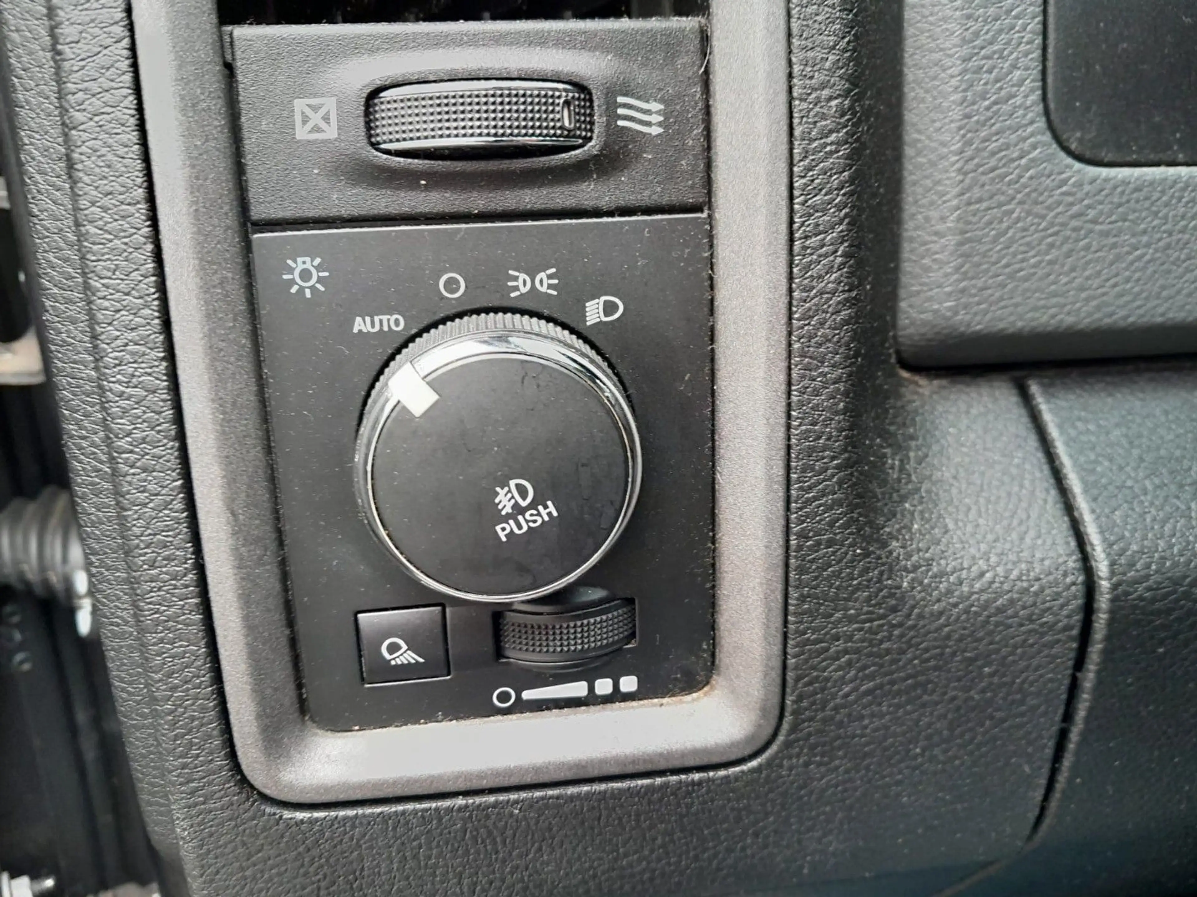 Dodge RAM 1500 5,7 HEMI SPORT V8 6SZ NAVI CAM AHK — photo 17