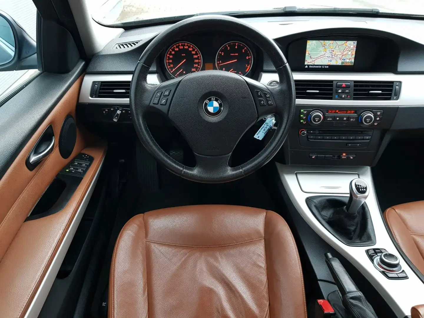 BMW 320 i Lim. ((( Motorkontrollleuchte ist an ))) Чорний - 2