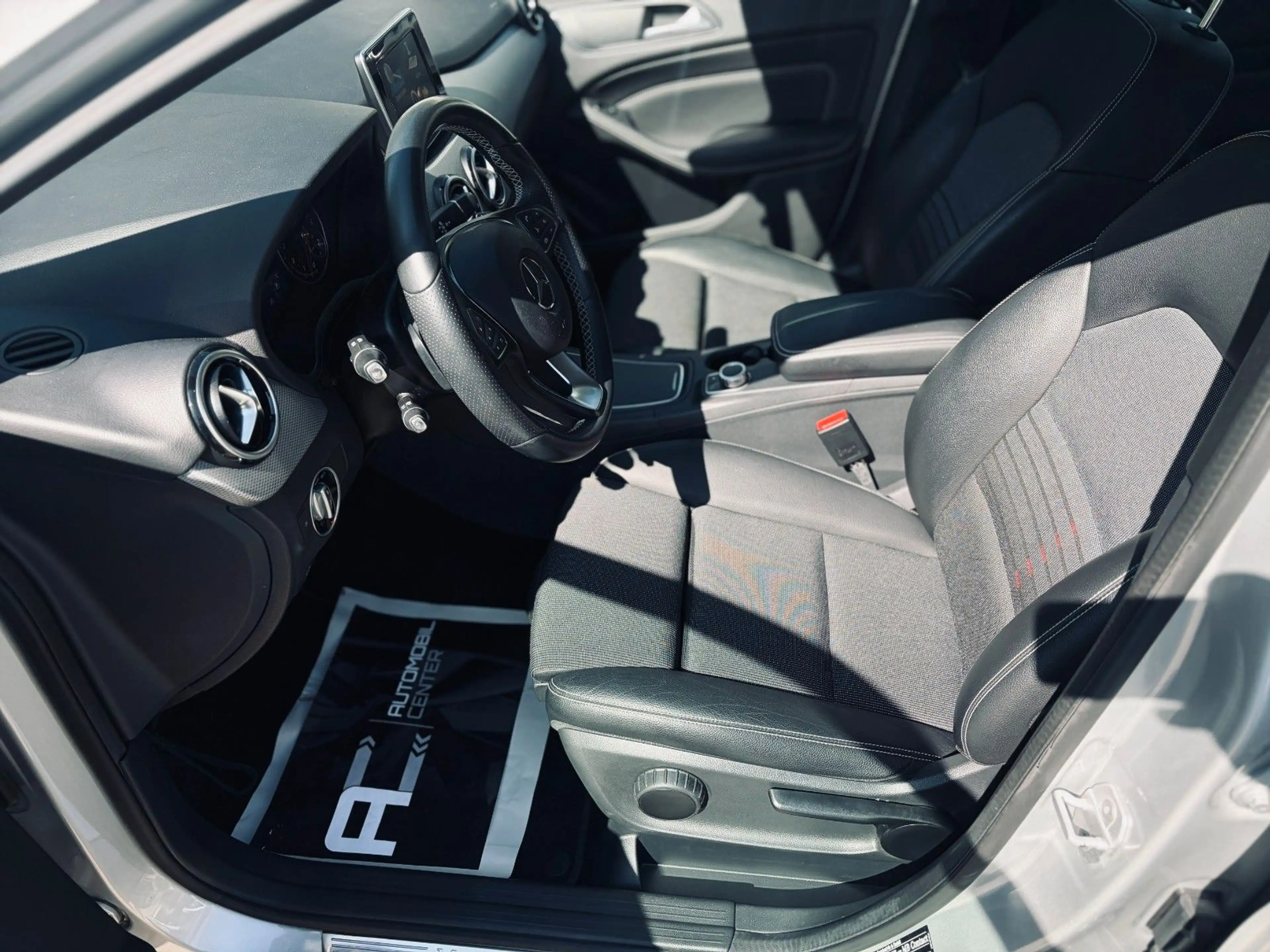 Mercedes-Benz B 180 Score Automatik+Navi+LED+SHZ+Kamera+PDC+ — photo 9