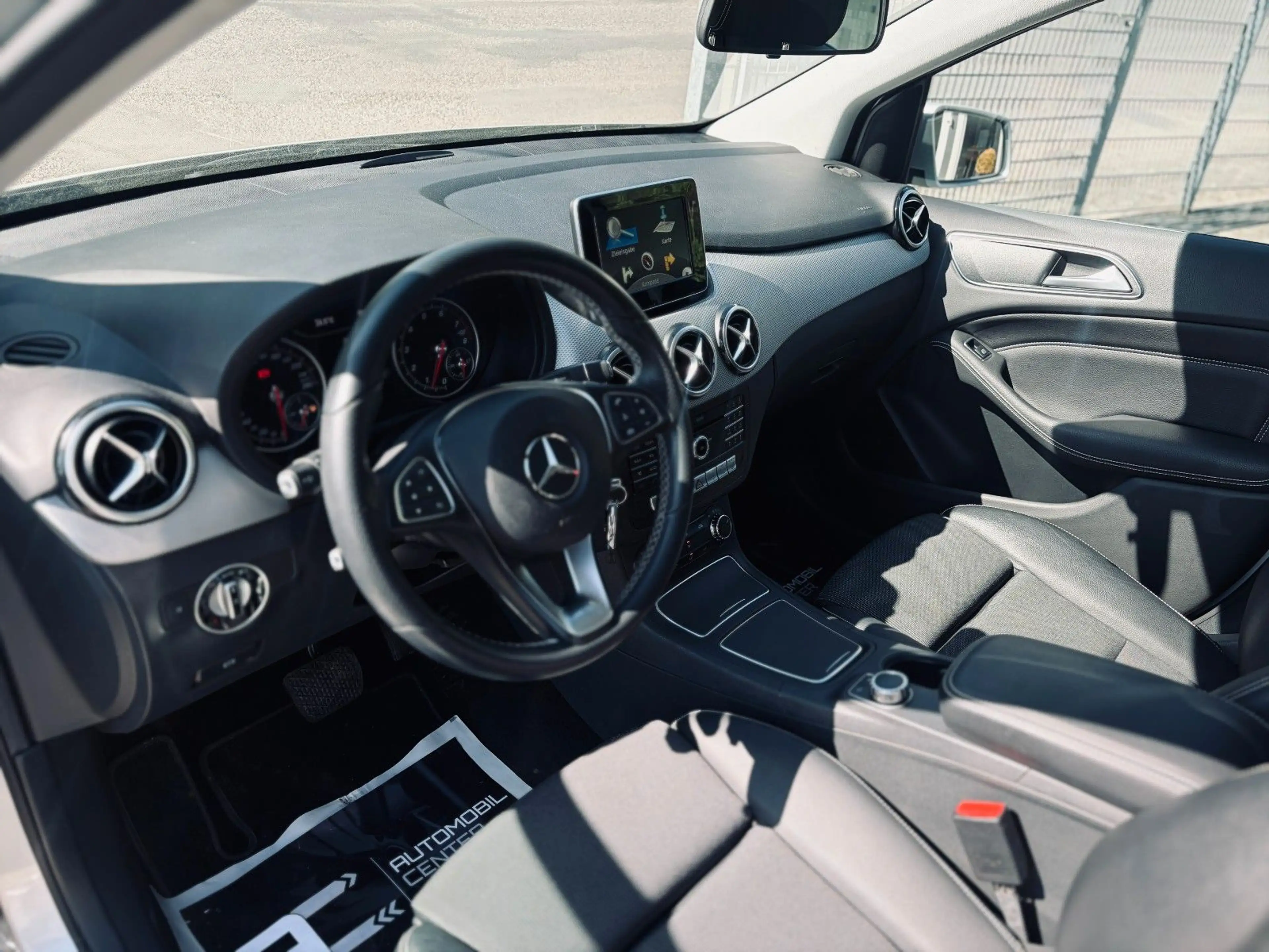 Mercedes-Benz B 180 Score Automatik+Navi+LED+SHZ+Kamera+PDC+ — photo 10