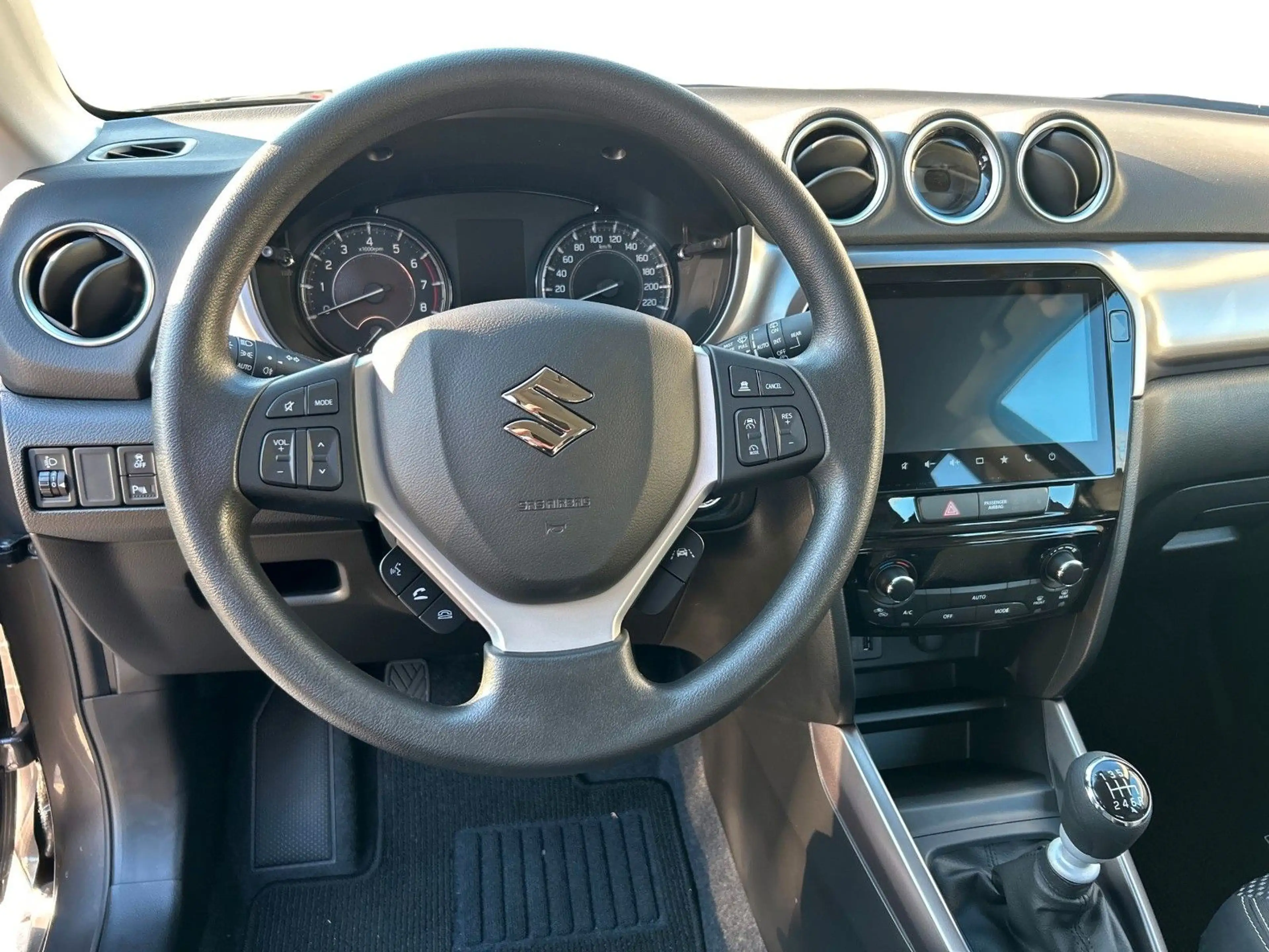 Suzuki Vitara 1.4 BOOSTERJET Hybrid Club — photo 12