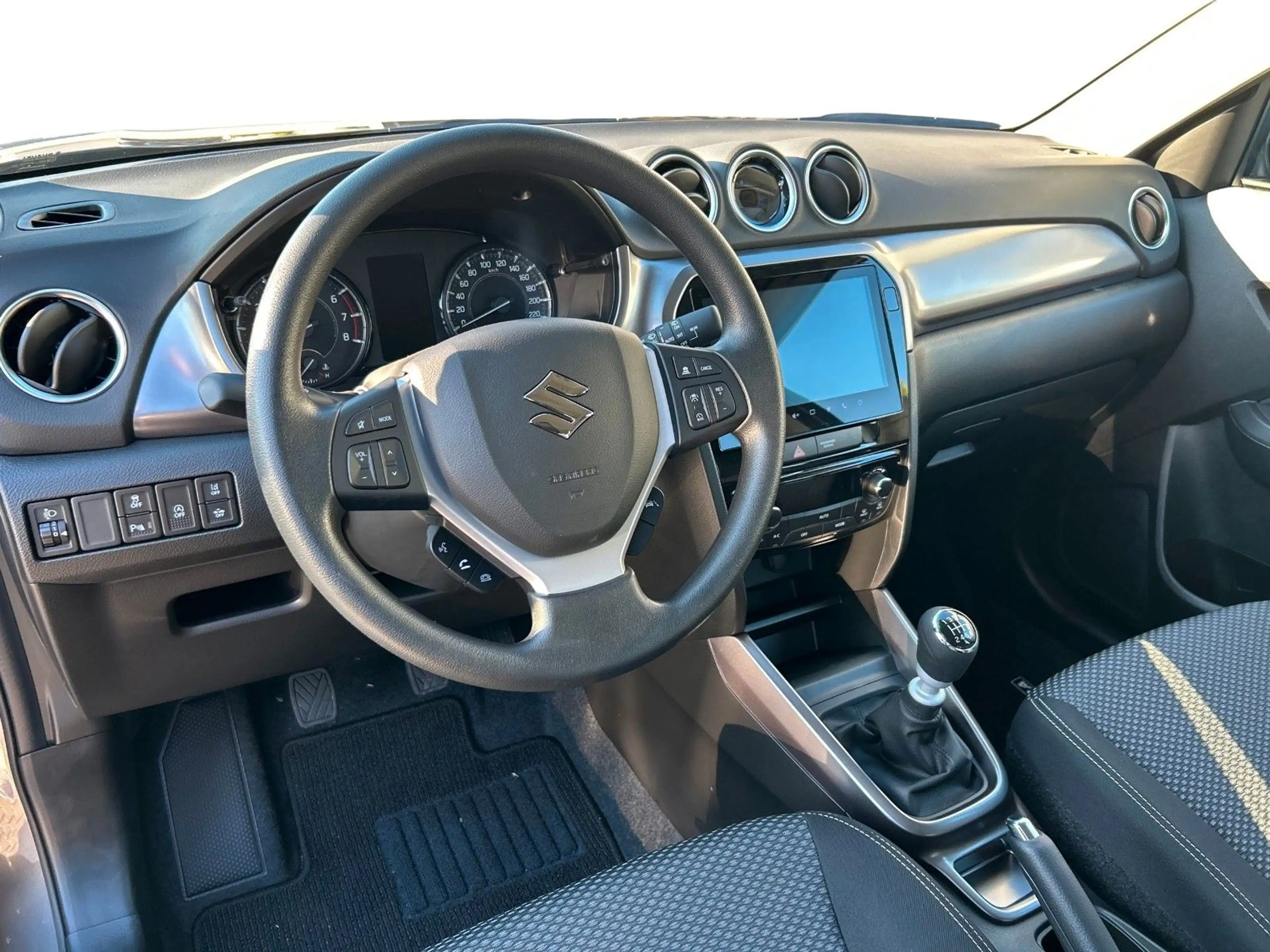 Suzuki Vitara 1.4 BOOSTERJET Hybrid Club — photo 11