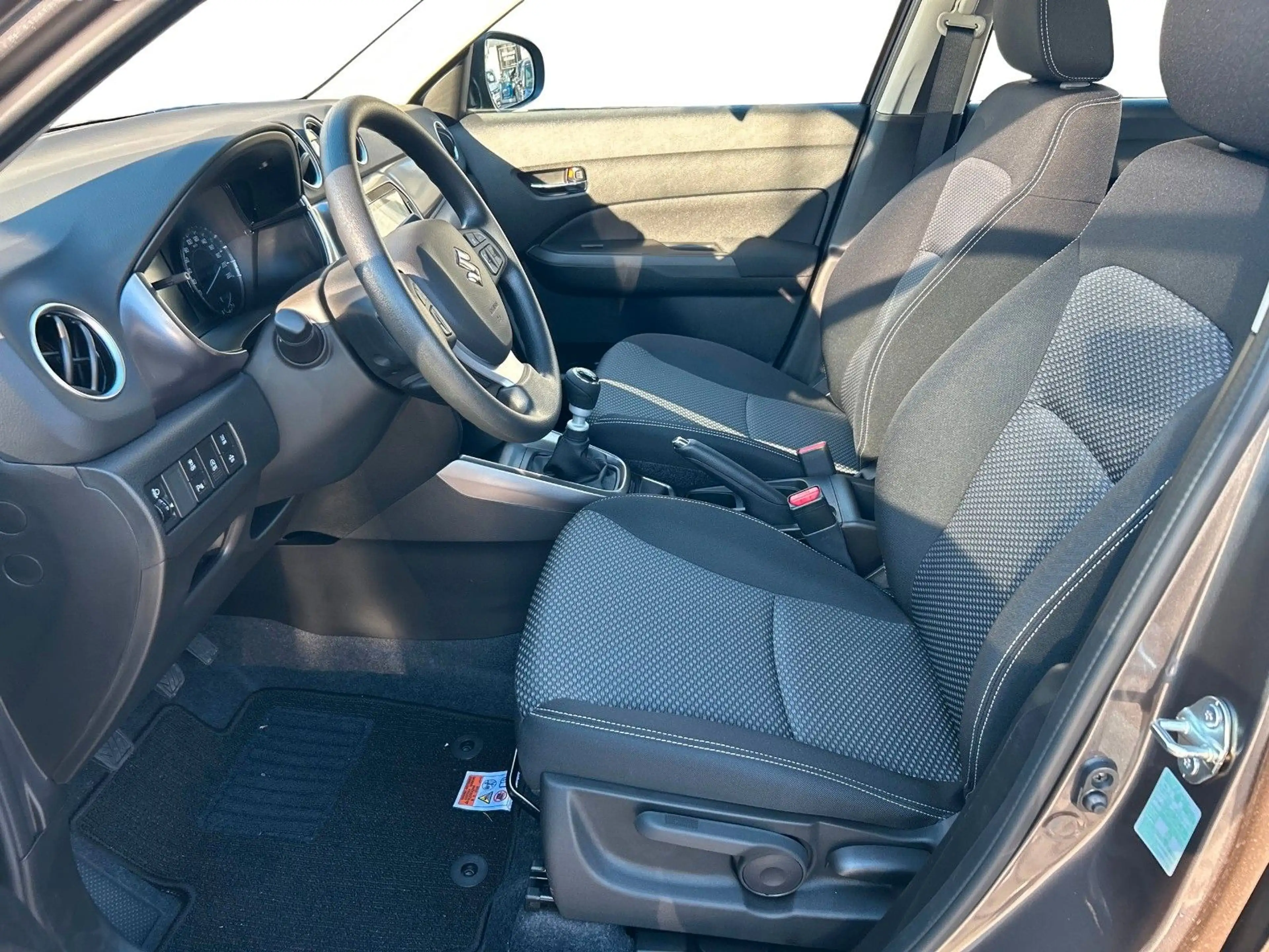Suzuki Vitara 1.4 BOOSTERJET Hybrid Club — photo 9