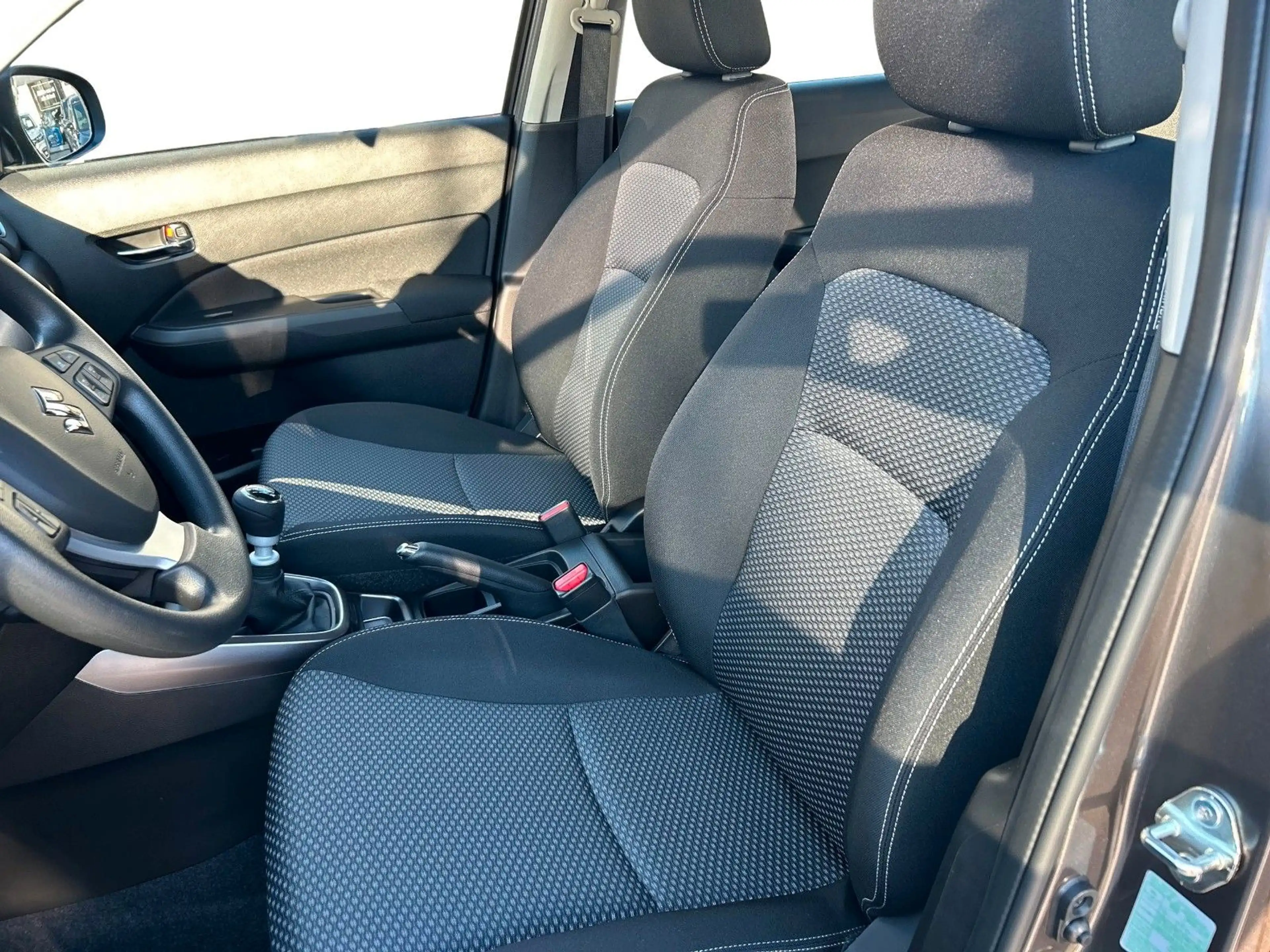 Suzuki Vitara 1.4 BOOSTERJET Hybrid Club — photo 10