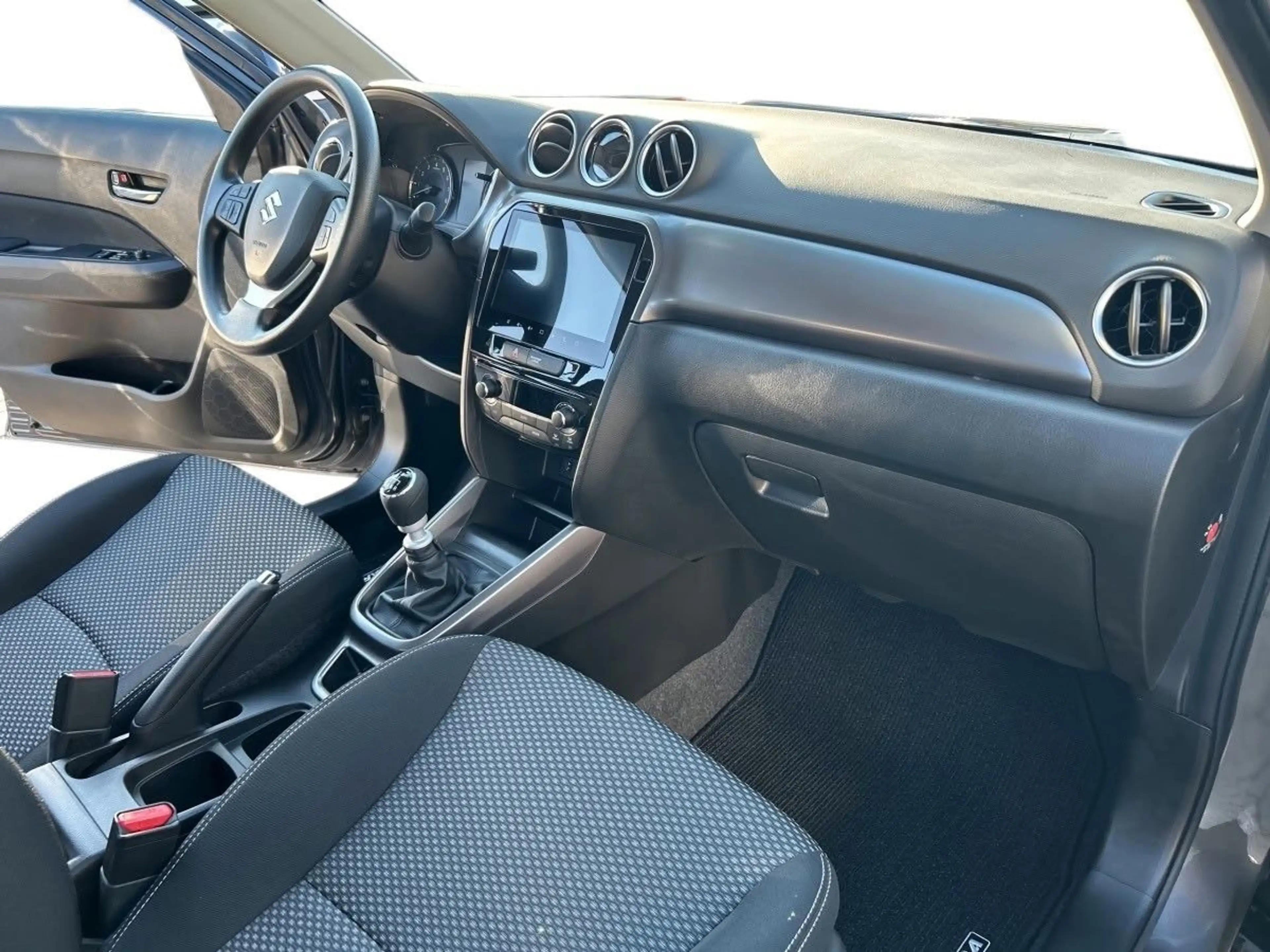 Suzuki Vitara 1.4 BOOSTERJET Hybrid Club — photo 13