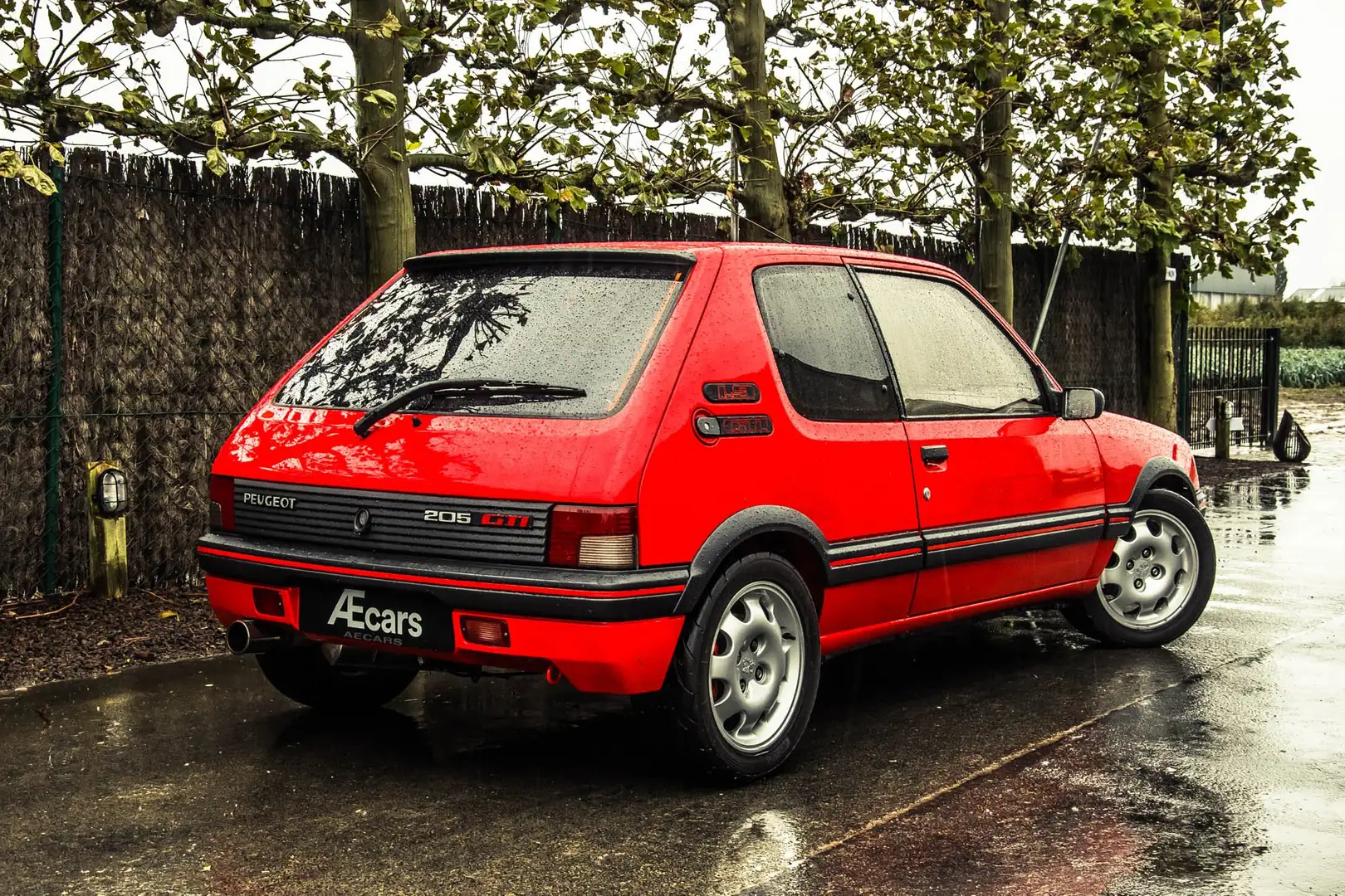 Peugeot 205 GTI *** 1900 / MANUAL / LEATHER / TOP CONDITION*** Rouge - 2