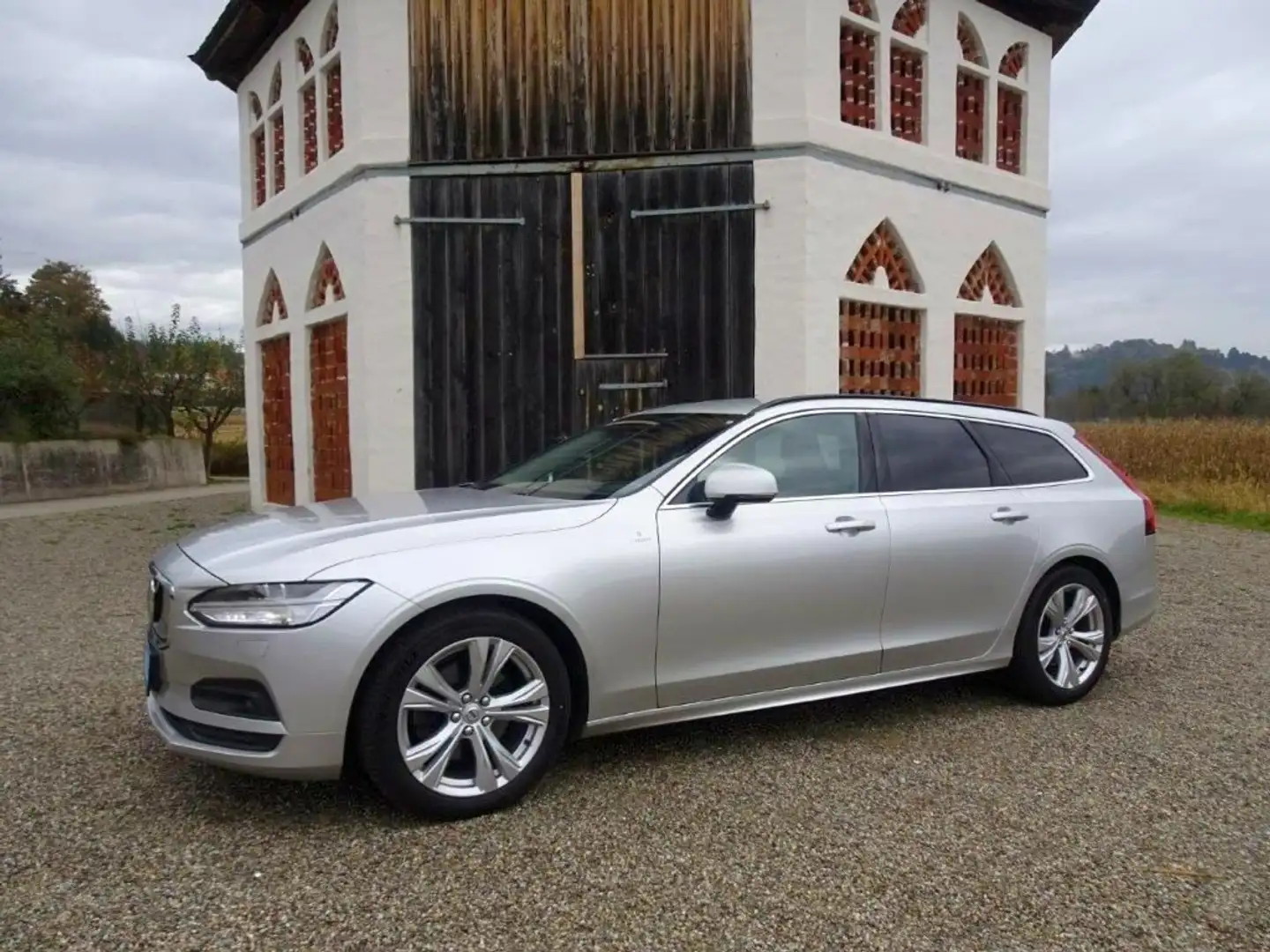 Volvo V90 Momentum Pro Grau - 1