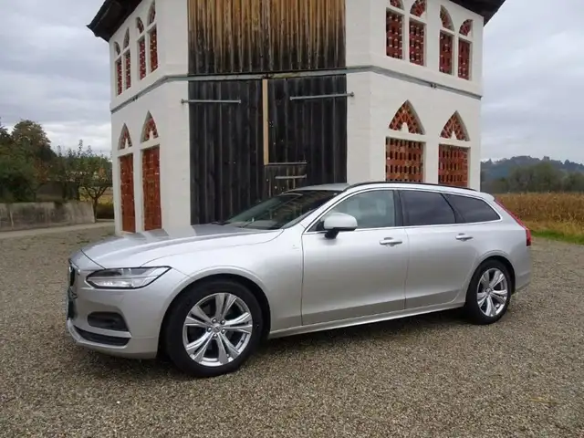 Volvo V90 Momentum Pro