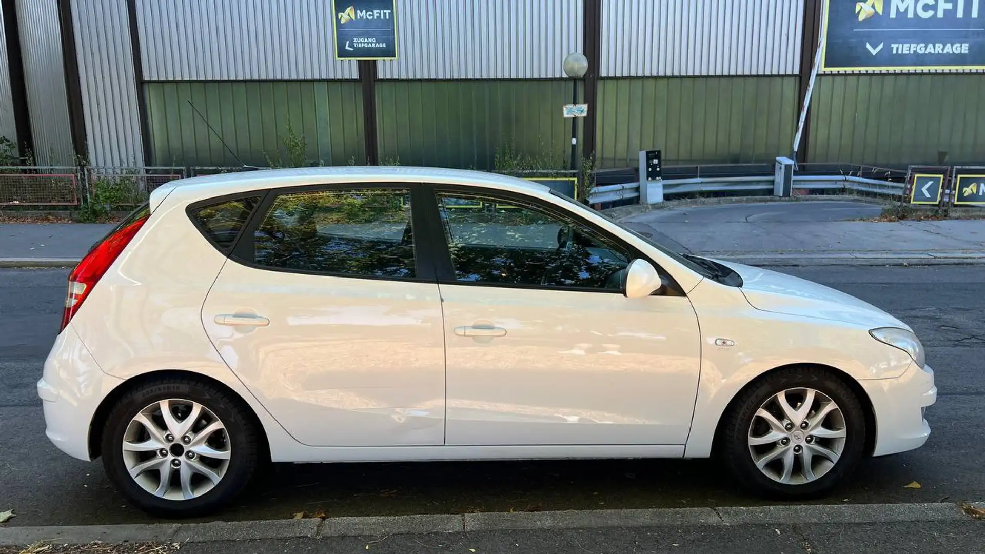 Hyundai i30 2.0 CRDi Style Weiß - 2