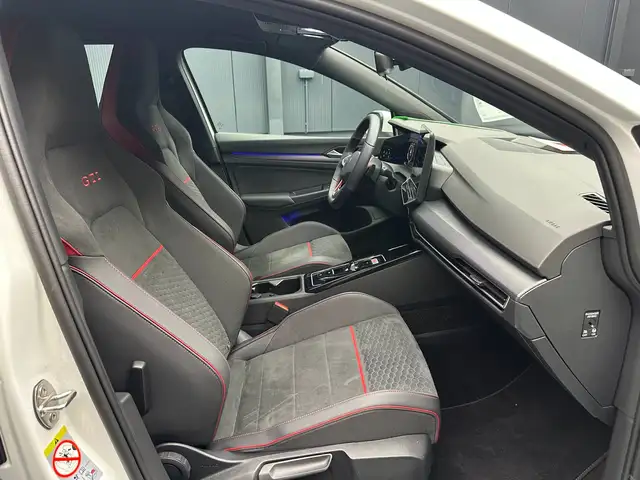 Volkswagen Golf view 10