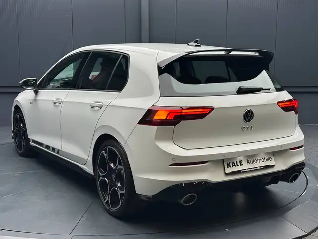 Volkswagen Golf view 3