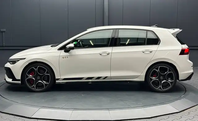 Volkswagen Golf view 2