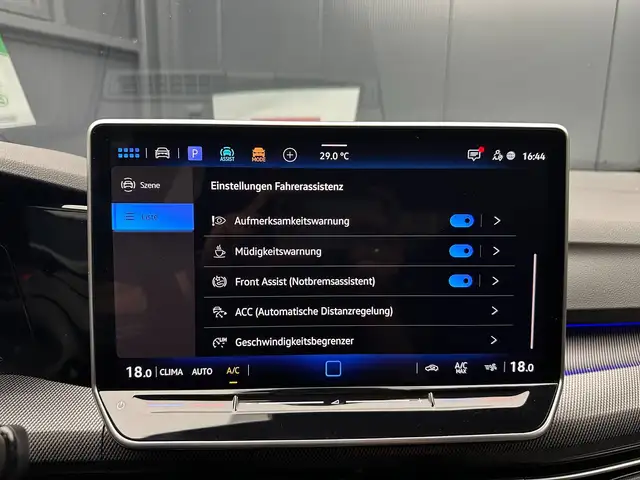 Volkswagen Golf view 24