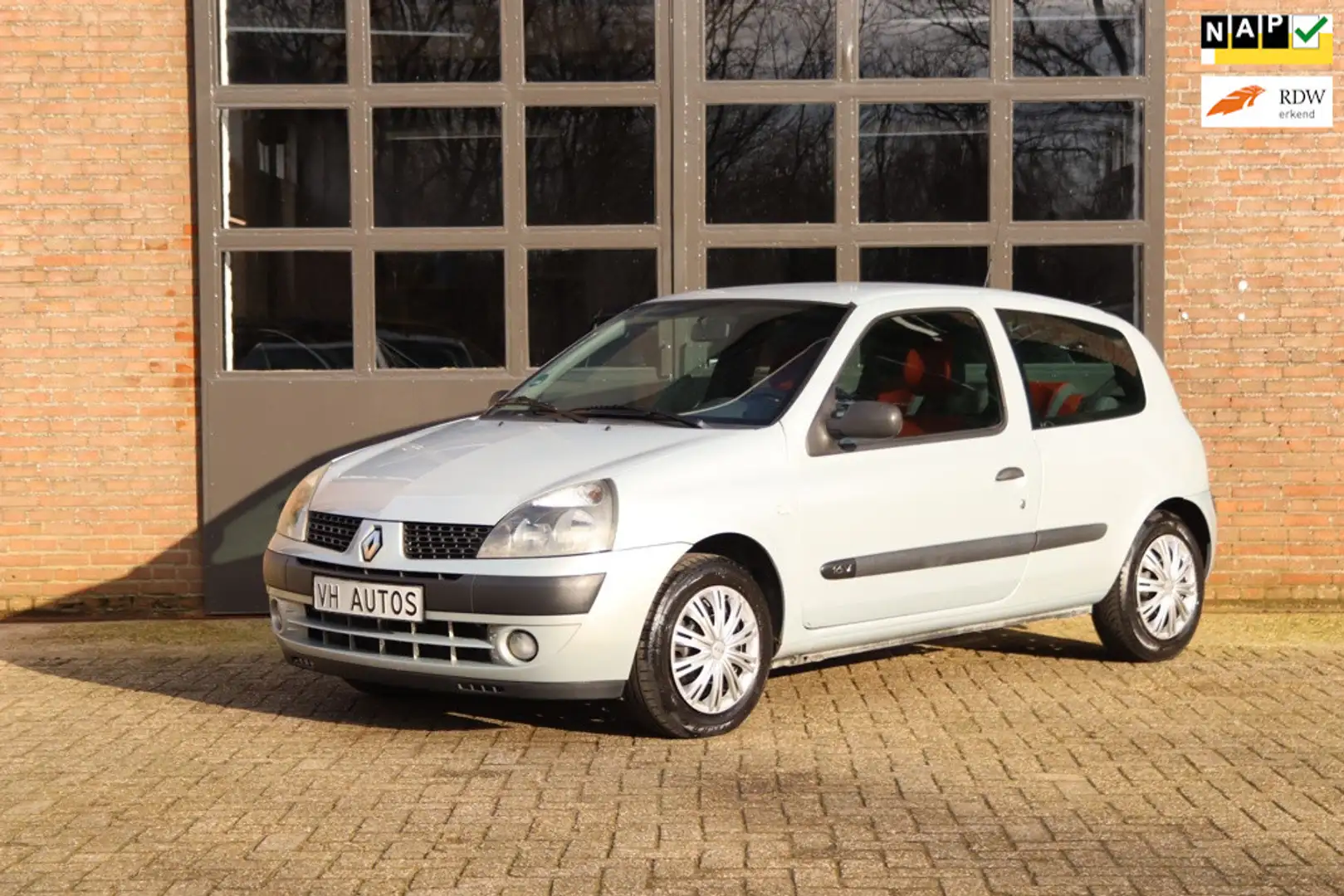 Renault Clio 1.2-16V Expression Nieuwe APK Grijs - 1