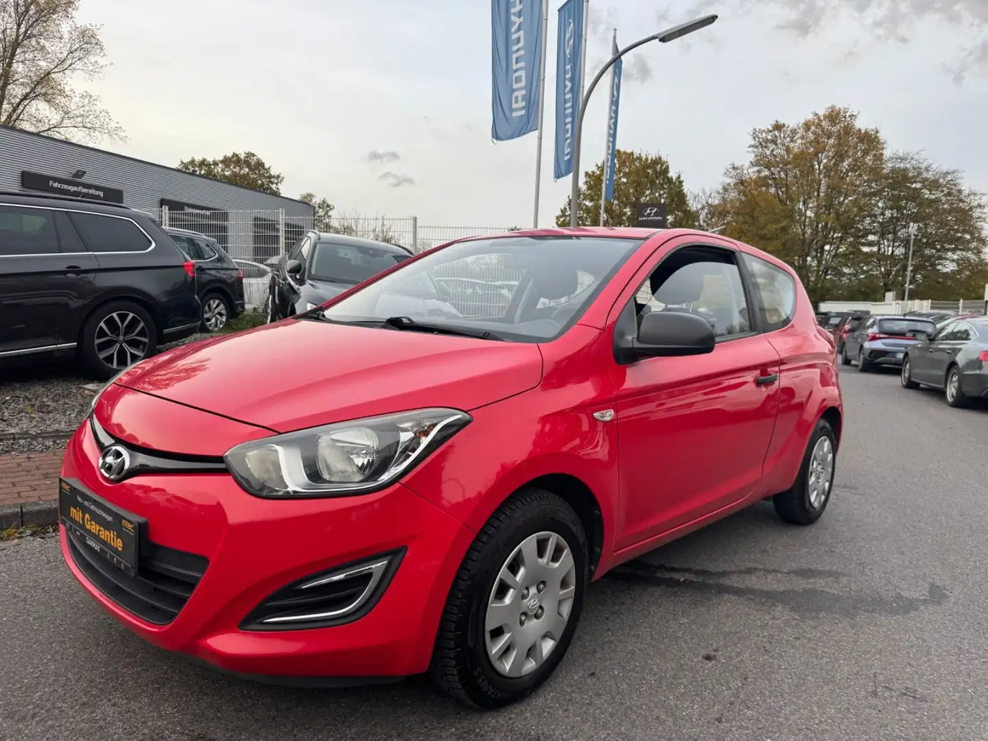 Hyundai i20 1.2 2.HAND/29TKM/S.HEFT/TÜV-SERVICE-NEU! Rot - 1