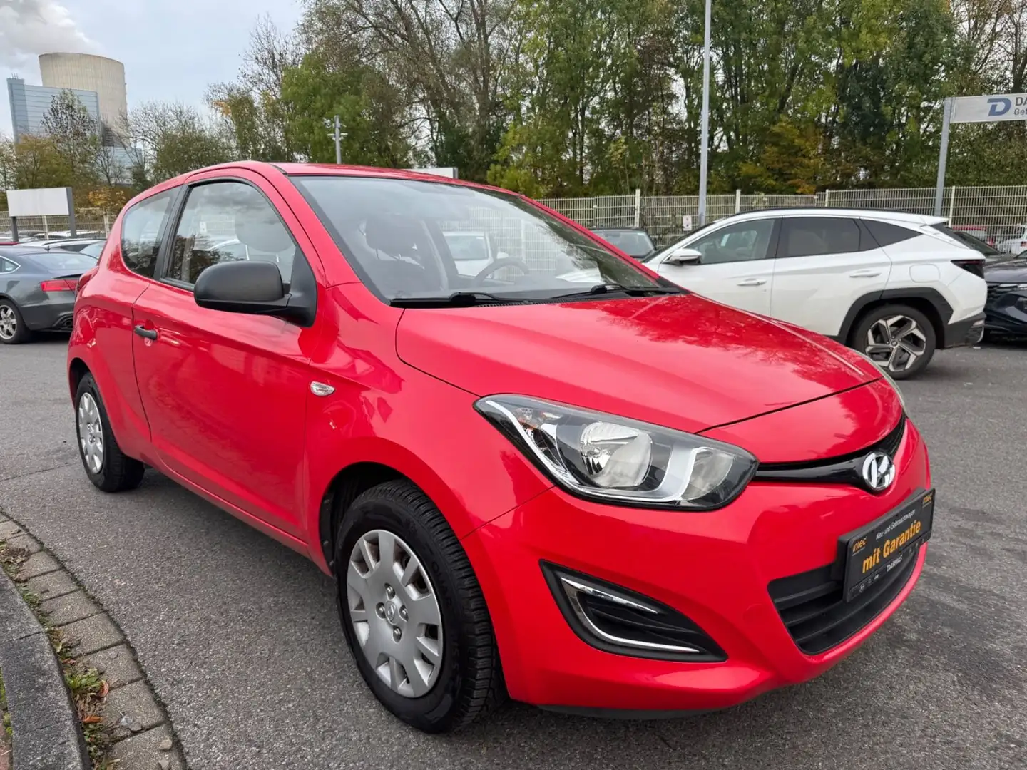 Hyundai i20 1.2 2.HAND/29TKM/S.HEFT/TÜV-SERVICE-NEU! Rot - 2