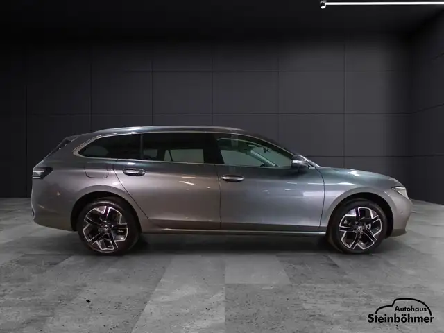 Volkswagen Passat view 6