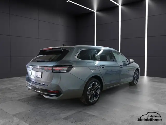Volkswagen Passat view 5