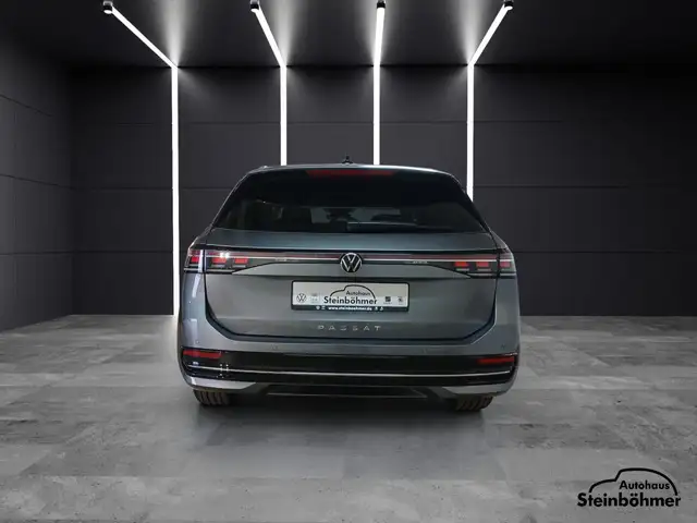 Volkswagen Passat view 11
