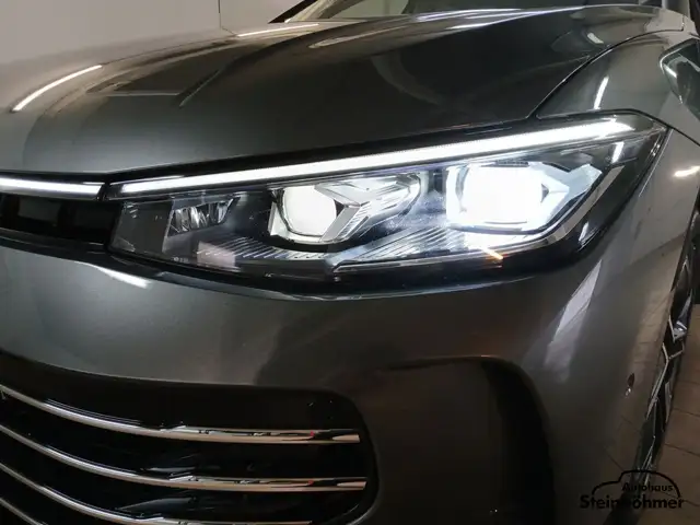 Volkswagen Passat view 9