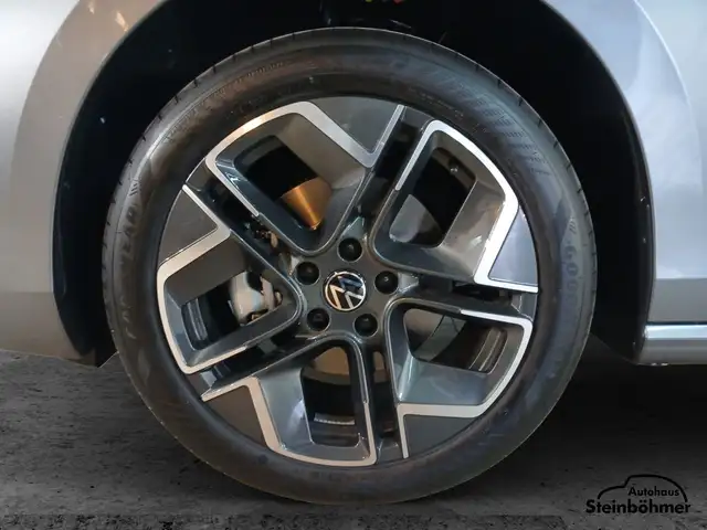 Volkswagen Passat view 10