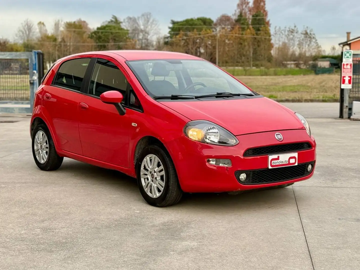 Fiat Punto Punto III 2012 5p 1.4 easypower Lounge Gpl Rosso - 1