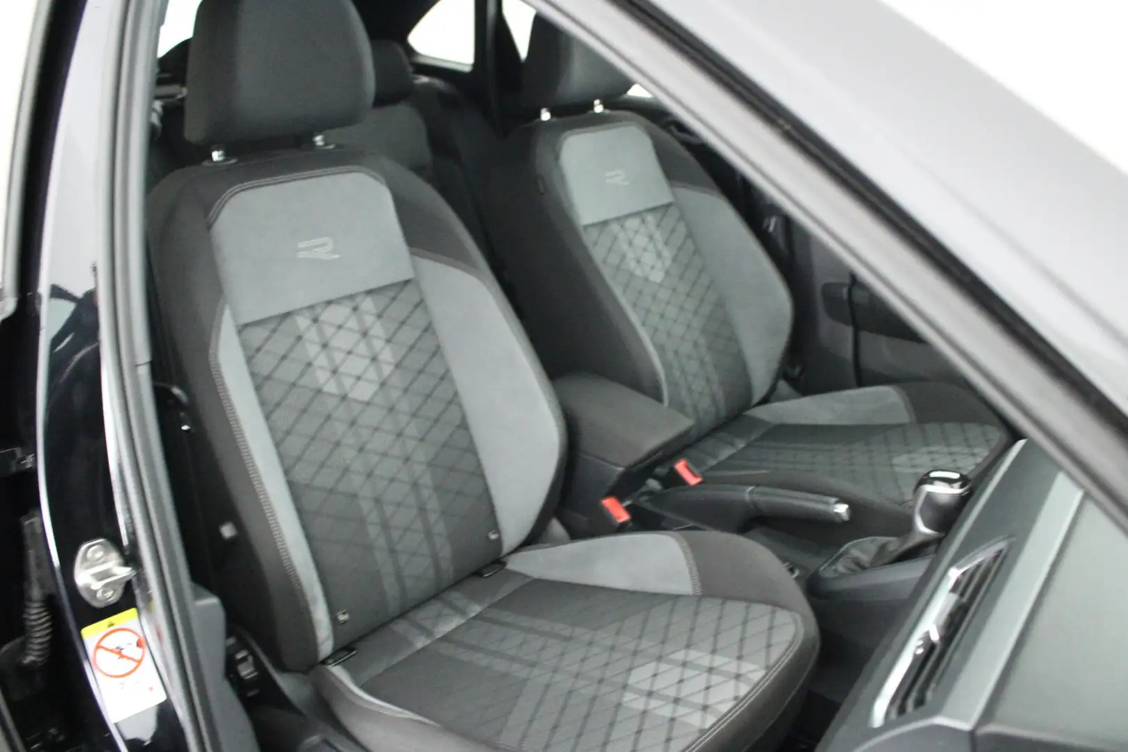 Volkswagen Taigo 1.0 TSI 116pk DSG 2x R-Line Camera Stoelverwarming Zwart - 2