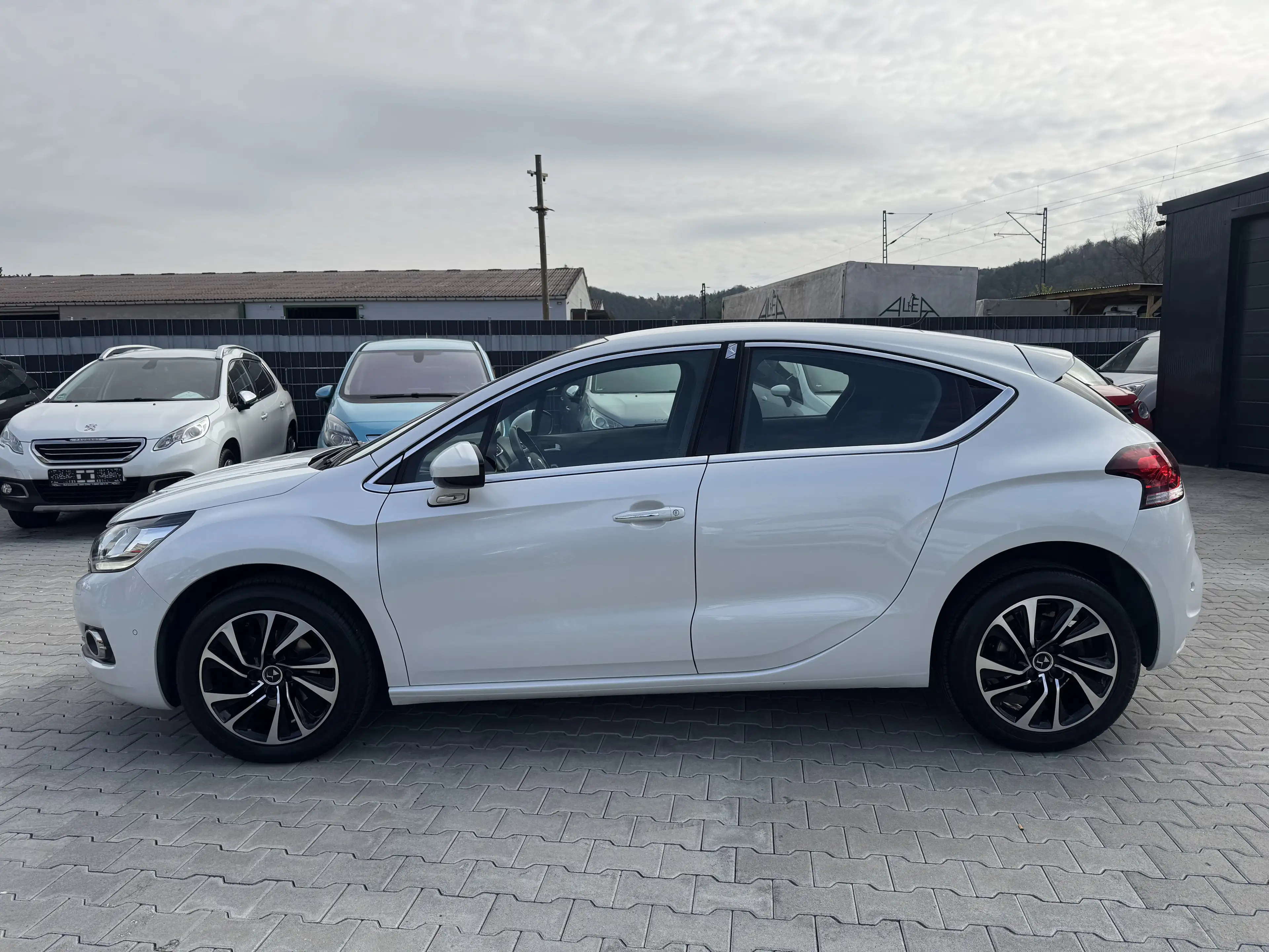 DS Automobiles DS 4 Basis 1.6 Blue-HDI 88 kW / Navi / Kamera/LED — photo 13