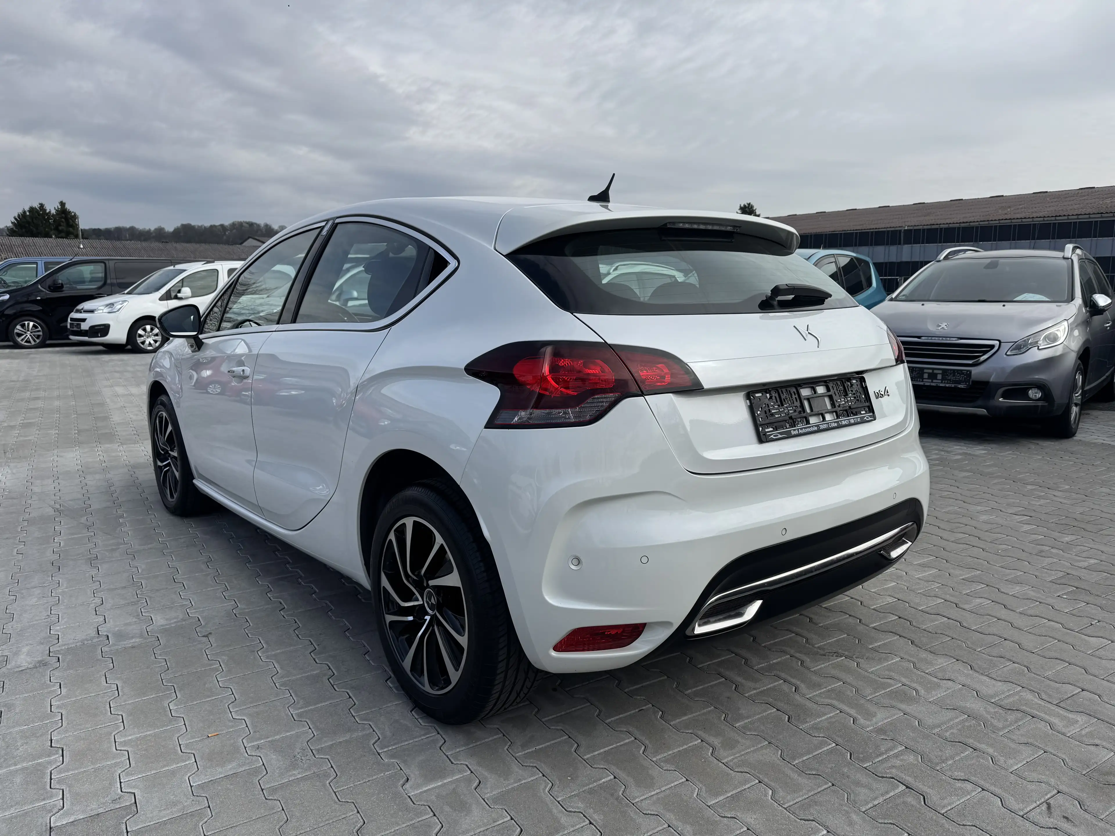 DS Automobiles DS 4 Basis 1.6 Blue-HDI 88 kW / Navi / Kamera/LED — photo 5
