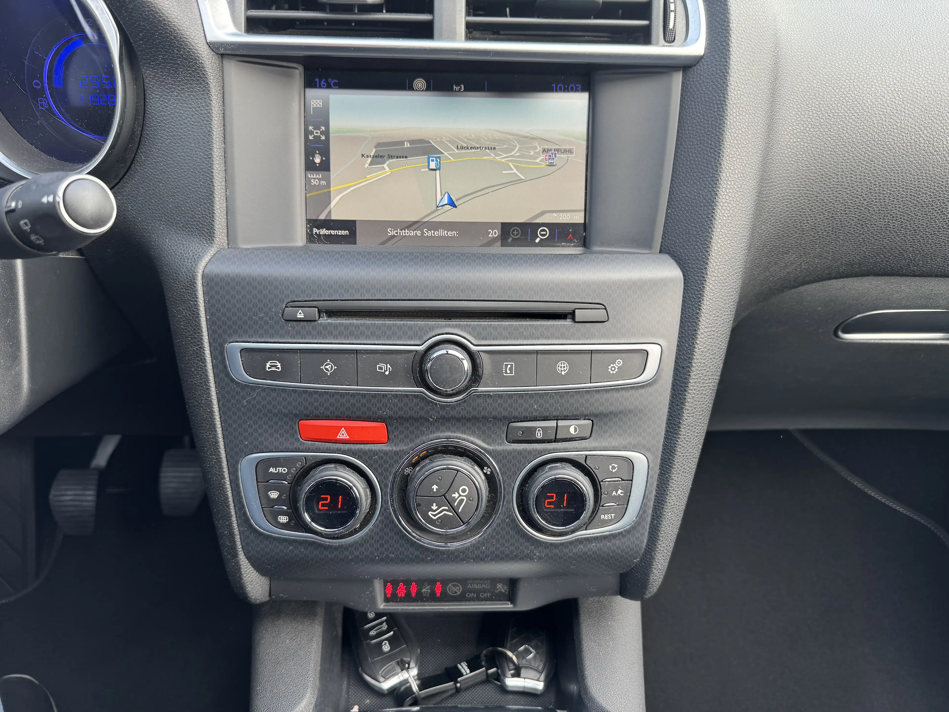 DS Automobiles DS 4 Basis 1.6 Blue-HDI 88 kW / Navi / Kamera/LED — photo 8