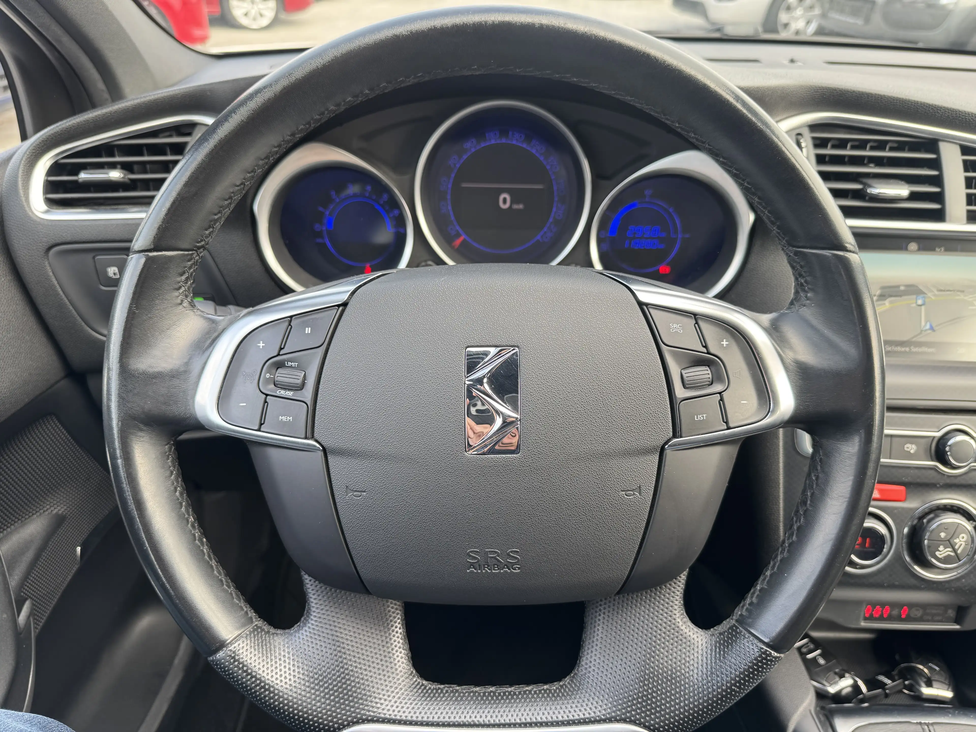 DS Automobiles DS 4 Basis 1.6 Blue-HDI 88 kW / Navi / Kamera/LED — photo 10
