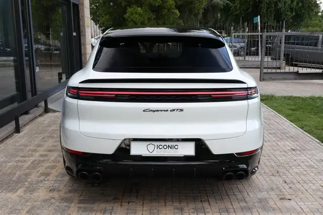 Porsche Cayenne view 7