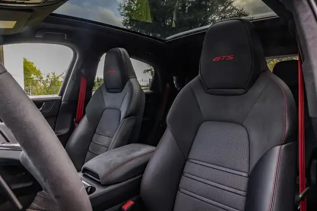 Porsche Cayenne view 12