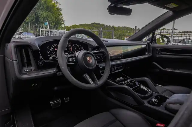 Porsche Cayenne view 13
