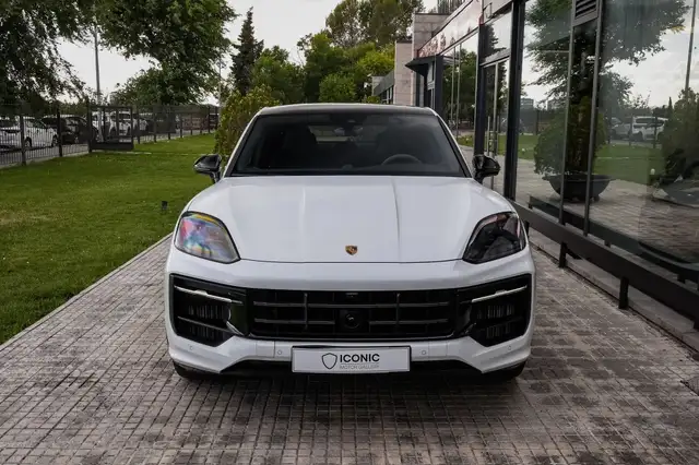 Porsche Cayenne view 3