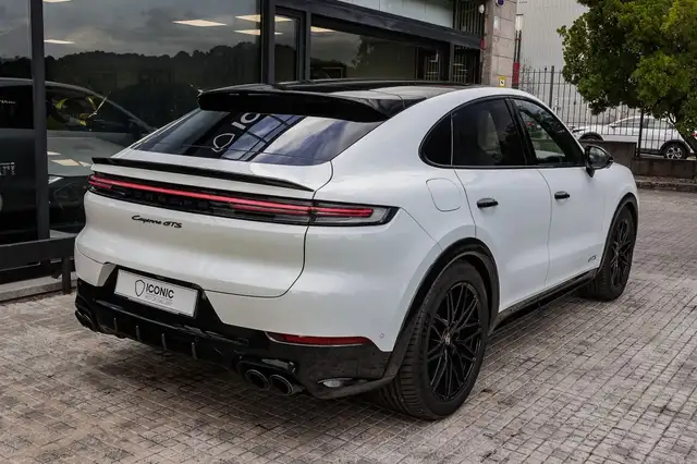 Porsche Cayenne view 6