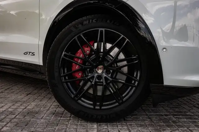 Porsche Cayenne view 4