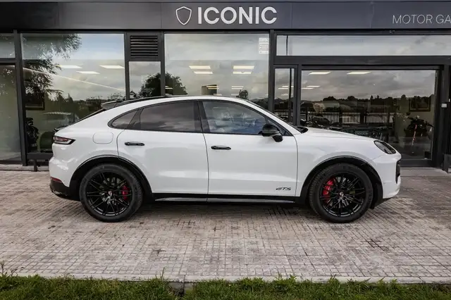 Porsche Cayenne view 2