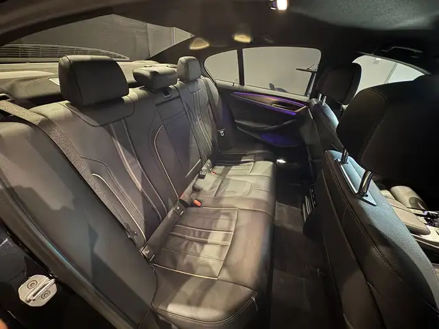 BMW 5 Series view 15