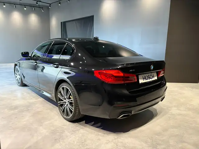 BMW 5 Series view 4