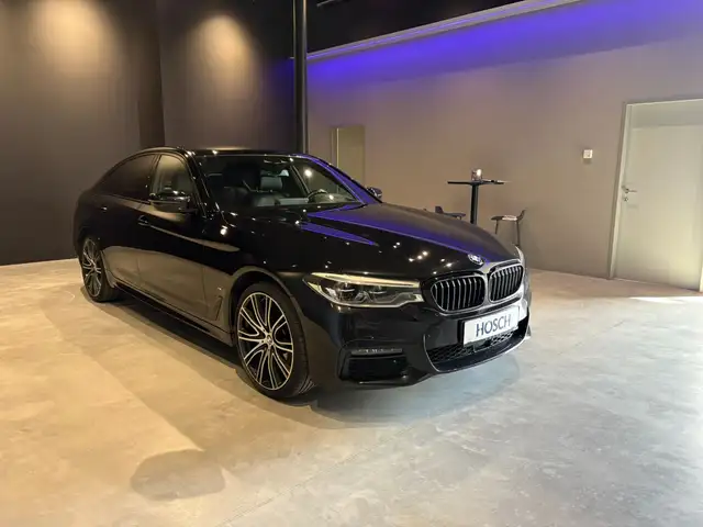 BMW 5 Series view 8
