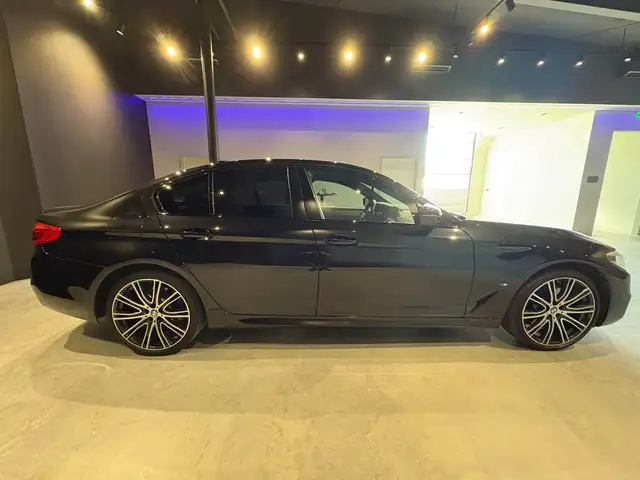 BMW 5 Series view 7