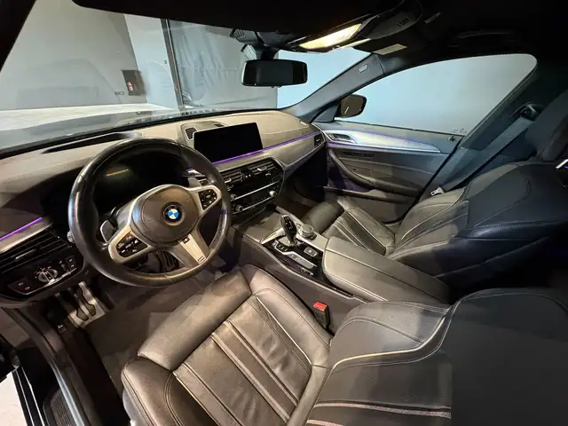 BMW 5 Series view 10