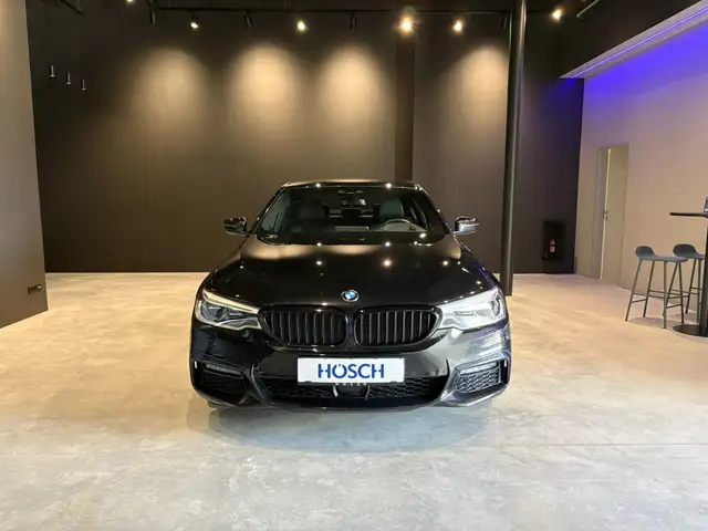 BMW 5 Series view 9
