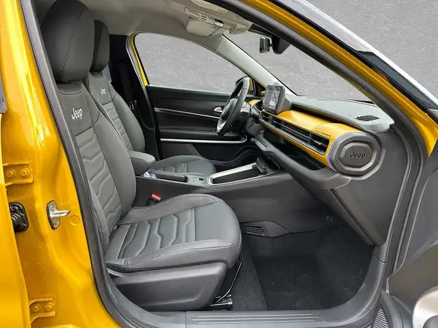 Jeep Avenger view 3