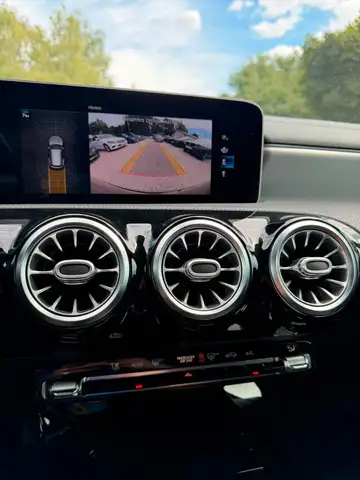 Mercedes-Benz Cla view 11