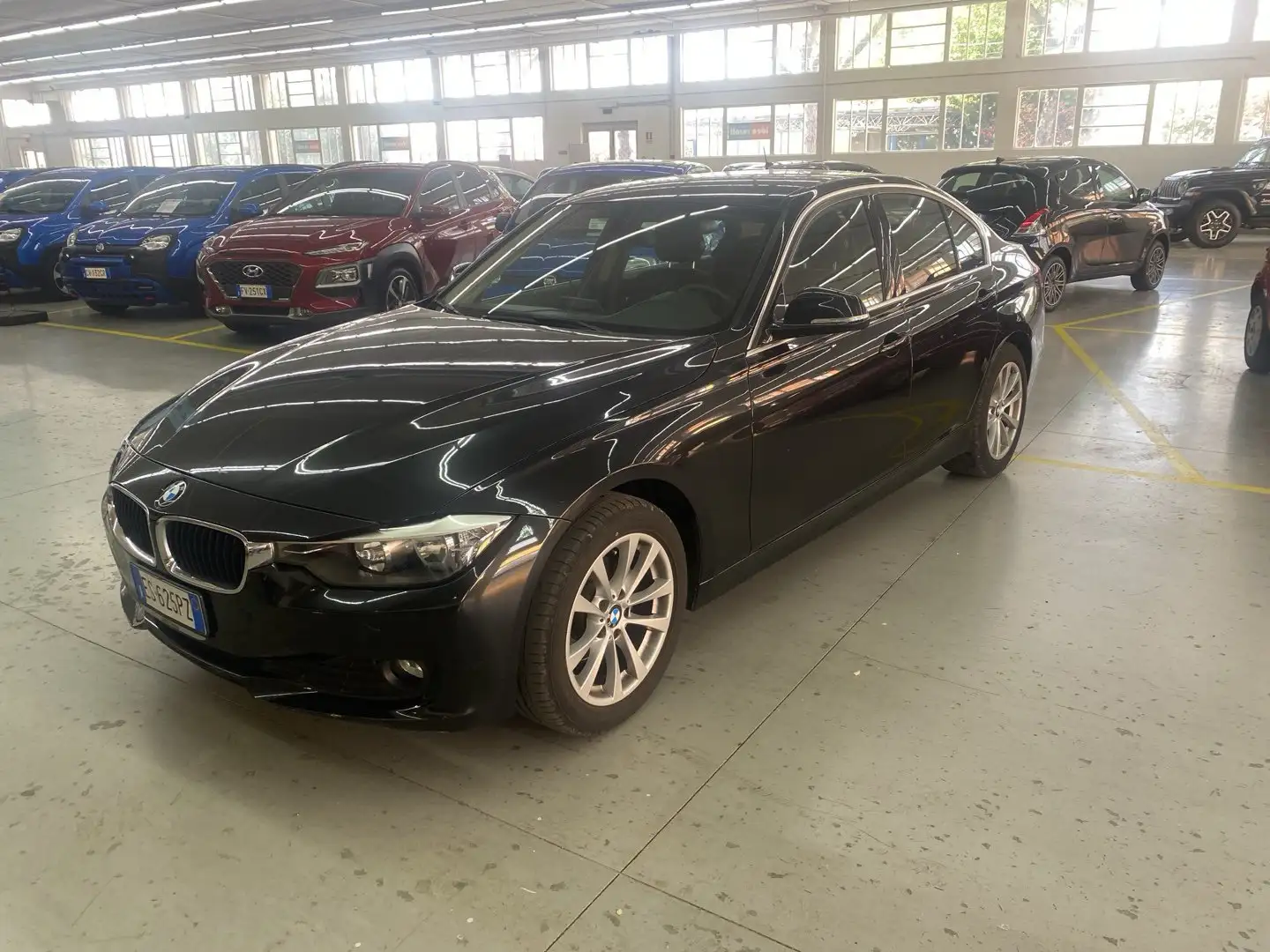 BMW 318 F30 2011 Berlina 318d Modern - 1