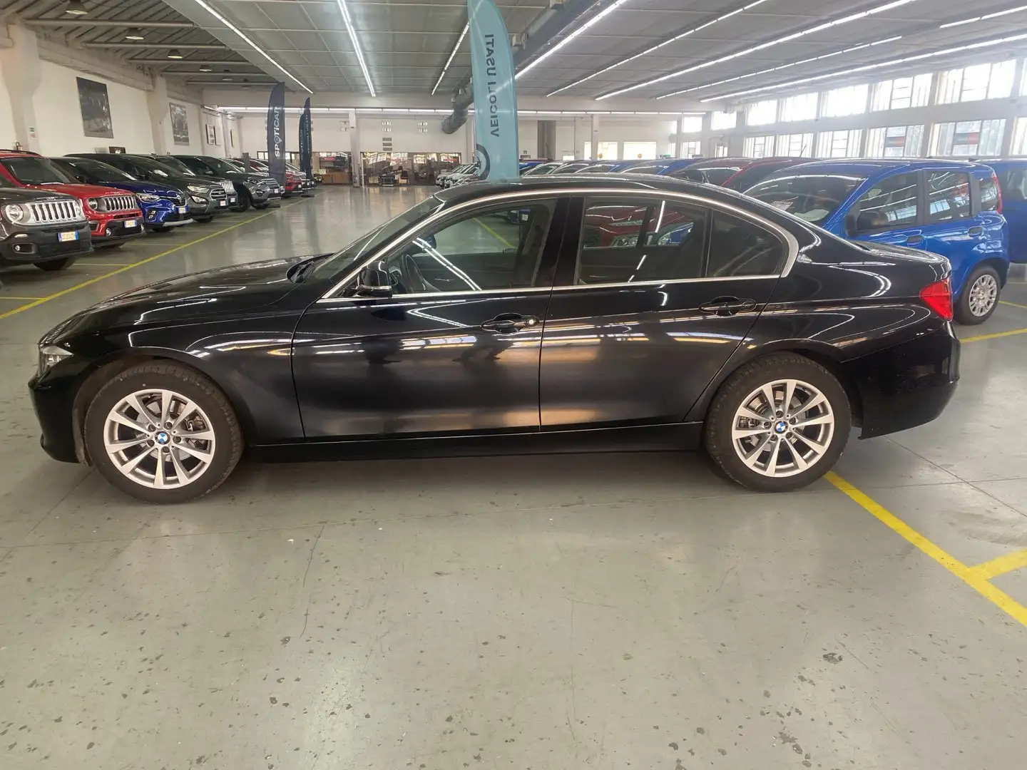 BMW 318 F30 2011 Berlina 318d Modern - 2